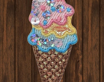 アイスクリーム刺繍パッチ 2インチ、スパンコールフローズンヨーグルトアイロン接着アップリケ、ジャケット、バックパック、帽子、ギフト、コレクター向けのかわいいデザートバッジ