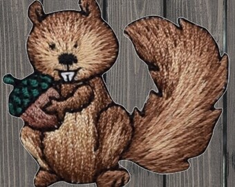 Parche termoadhesivo de ardilla bebé de 4,4 cm. Insignia bordada con bellota. Diseño de animal del bosque para chaquetas, sombreros, mochilas y regalos.
