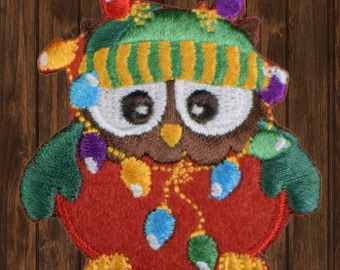 Parche bordado de búho navideño, aplique termoadhesivo de 5 cm con guirnalda de luces, bonito parche navideño de pájaro para chaquetas, suéteres y bolsas de regalo.
