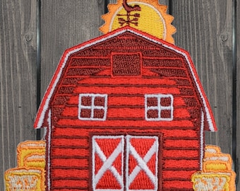Écusson thermocollant style ferme, écusson brodé rouge de 7,6 cm (3 pouces) représentant une grange de ranch, idéal pour les agriculteurs, les jardiniers, les vestes, les sacs et les loisirs créatifs de style champêtre.