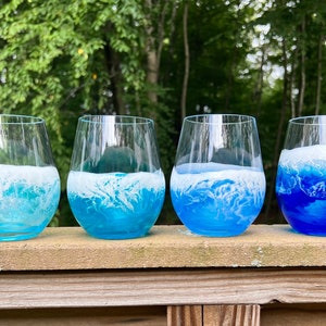 Set of 4- Gorgeous ocean wine glass- stemless wine glass-barware-summer cocktails-wine lovers gift-ocean art-resin art-beach decor-poolside