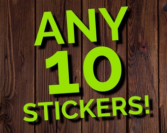 Puede incluir: Texto verde sobre un fondo de madera marrón que dice "ANY 10 STICKERS!"