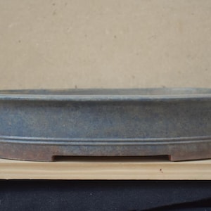 Vaso per bonsai ovale smaltato, screziato di blu e marrone, profondo 42,5 cm.