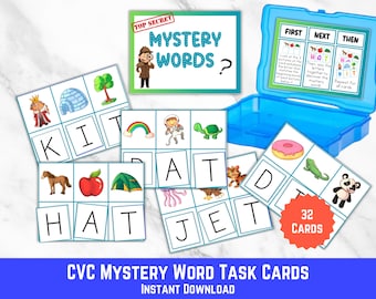 Puede incluir: Un conjunto de 32 tarjetas de tareas de palabras misteriosas CVC en un contenedor de plástico azul. Las tarjetas presentan ilustraciones coloridas y letras para ayudar a los niños a aprender a leer.