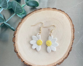 Handmade Polymer Clay Daisy Earrings, Spring Earrings, Flower Earrings, Hypoallergenic, Gold, Daisies, Nickel Free, Birthflower Earrings