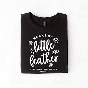 Maqueta de camisa negra Gildan 64000 (plana) / Maqueta de camiseta negra doblada G640 / Maqueta de producto real (plana) / Estética básica minimalista