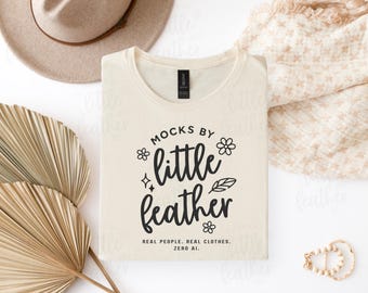 Gildan 64000 naturel shirt flatlay mockup | G640 opgevouwen T-shirt mockup | Flatlay T-shirt mockup van het echte product | Boho-esthetiek