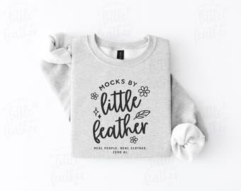 Mockup Gildan 18000 Ash-sweater met ronde hals | Eenvoudig minimaal gevouwen plat gelegd