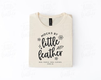 Gildan 64000 naturel shirt flatlay mockup | G640 mock-up gevouwen T-shirt | Echt product platliggend mock | Neutrale boho-esthetiek