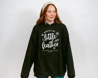 Gildan 18500 Black Hoodie Mockup mit echtem Modell (Digitaler Download)