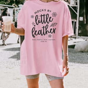 Blossom Comfort Colors モックアップ、1717 Comfort Colors Blossom モックアップ、Comfort Colors シャツ モックアップ、かわいいアウトドア Tシャツ モックアップ、リアルモデル モックアップ