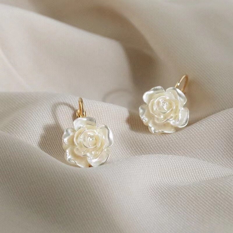 FOR THE LOVE OF JEWELRY — CHANEL white flower earrings