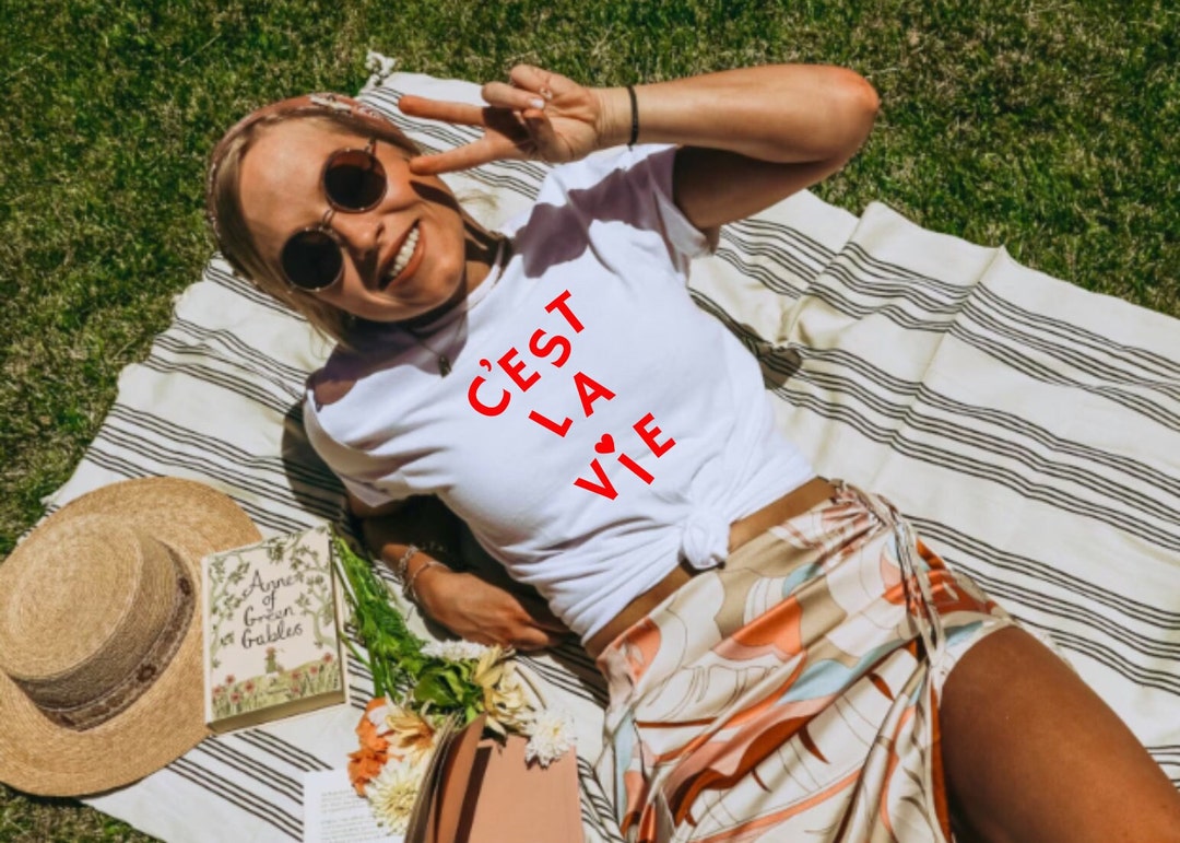 C'EST LA VIE TEE