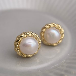 Croissant Perle Ohrstecker, Gold Süßwasser Perle Ohrringe, Antiken Stil, Vintage Perle Ohrstecker, Elegante Ohrstecker, Naturperle, Juni Birthstone