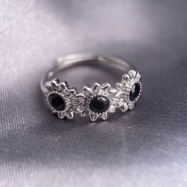 Trilogy Black Spinel Ring, Daisy Ring, Sunflower Spinel Band, Silver Black Spinel Jewelry, Edgy Ring, Gothic Jewelry, Dark Glamour Ring