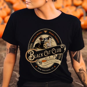 ユニセックスハロウィン猫シャツ、ブラックキャットクラブシャツ、魔女猫ハロウィンTシャツ、猫シャツ、楽しいハロウィンシャツ、ゴシックギフトTシャツ