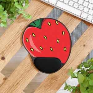 Cute Strawberry Mouse Pad With Wrist Rest - Red Strawberry Kawaii Mousepad | Strawberry Aesthetic | Round Ergonomic Office Desk Accessories