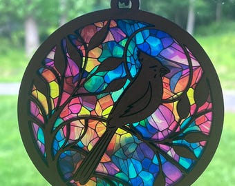 Cardinal Suncatcher - Doppelseitig - 4 Designs - 4,5 ""leichte Fensterdekoration - Saugnapf enthalten."