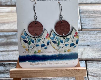 Botanische Holzohrringe, Halbmond Baumeln Ohrringe, Leichter Natur Schmuck, Boho Frühling Ohrringe, Hypoallergener Edelstahl