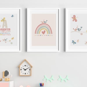 Posters vogels, regenboog en vlinders – Afdrukbare muurdecoratie in de speelkamer. Digitale bestanden *ALLEEN* Een dochter is een klein meisje: 6 afdrukformaten