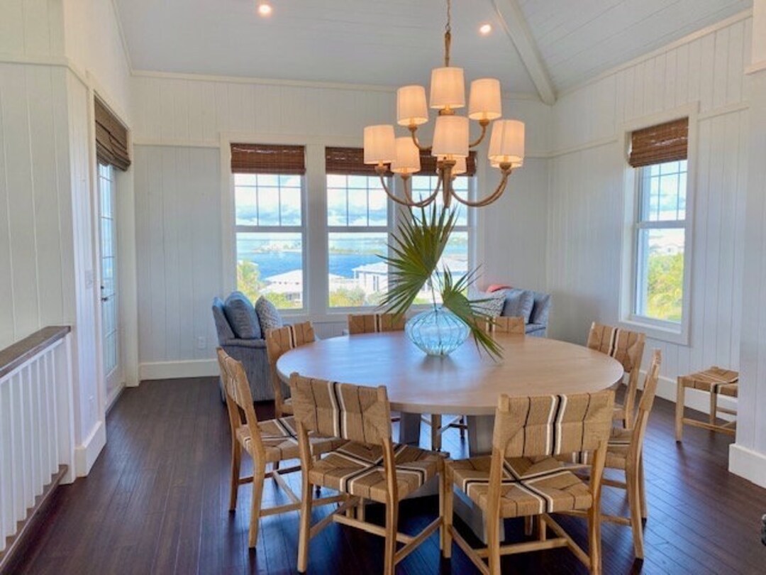 THE WOODHILLS Large Round Dining Table Customizable, Large Dining Table ...