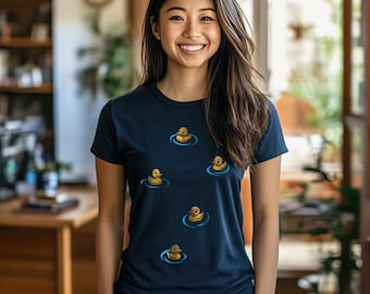 Camiseta unisex de algodón con estampado de patitos de goma y animales juguetones.