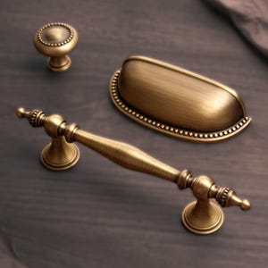 Antique Bronze Drawer Pulls, Cabinet Handles & Knobs – Old-World Style for Wardrobes and Closets