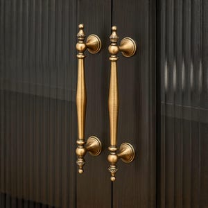 Antique Bronze Drawer Pulls, Cabinet Handles & Knobs – Old-World Style for Wardrobes and Closets