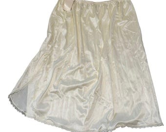 NOS Vintage Vanity Fair Ivory Half Slip w/ Lace Trim Slit Size Medium C. Glow