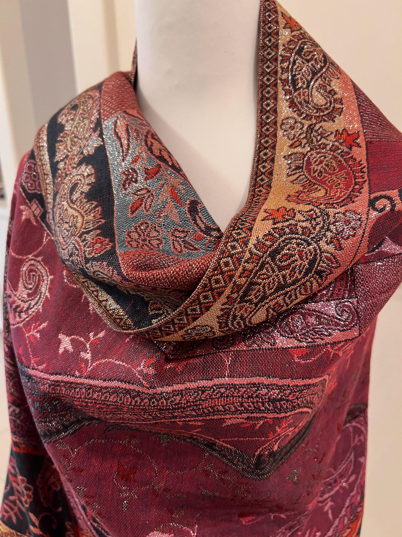 LissKiss Pashmina-Schal Dunkelrot Mit Asymetrischen Ornamenten & Fransen – 70 X 180 Cm, Einheitsgröße, Weiches Material