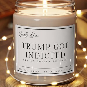 Trump Got Got Angeklagt und es riecht so gut - Lustiges und einzigartiges Kerzengeschenk für Bestie, Mama, Papa oder jeden auf der Welt - Sojakerze, 9 Unzen