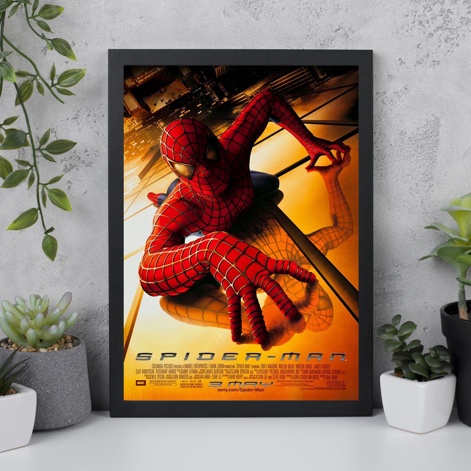 Affiche du film Spider Man 2 encadrée et prête à être accrochée