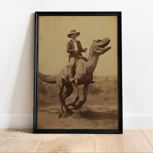Dinosaurier Cowboy, Vintage Fotografie, Kunst Poster Druck, Dark Academia, Gothic Okkult Poster, Gothic Home Dekor, Western Jurassic