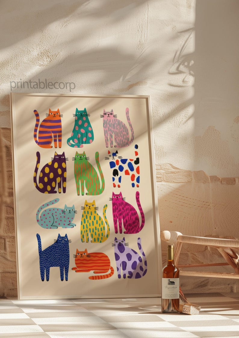 Puede incluir: Una impresi&oacute;n art&iacute;stica enmarcada con ilustraciones de gatos coloridos y estilizados. Cada gato es de un color y patr&oacute;n diferente, incluyendo rayas, lunares y tonos s&oacute;lidos. La impresi&oacute;n se muestra en una pared con un fondo neutro, y el texto "printablecorp" es visible.