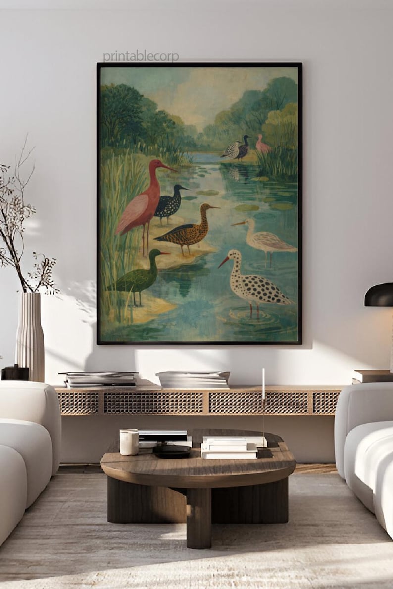 Puede incluir: Una impresi&oacute;n art&iacute;stica enmarcada que presenta un paisaje sereno con varias especies de aves vadeando un estanque. Las aves exhiben diversos patrones y colores, incluyendo plumaje rosa, negro y moteado. La obra de arte est&aacute; ambientada sobre un fondo de exuberante vegetaci&oacute;n y agua.