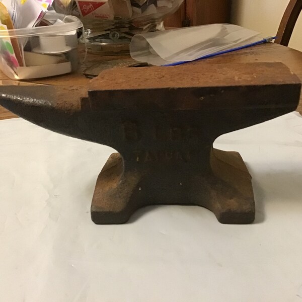 Vintage 6lb cast iron horn anvil .