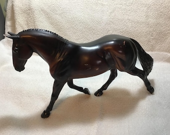 Breyer Horse Traditional Model Series The Cleveland Bay Stallion designed by Karen Gerhardt.  Breyer Tregoyd Journeymam #703.