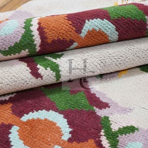 Hand-Knotted Oushak Wool Rug: Traditional Turkish Knot Area Rug