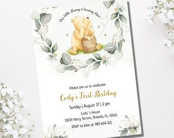 Bewerkbare klassieke Winnie de Poeh 1e verjaardagsuitnodiging, Eucalyptus Branch Design Winnie de Poeh uitnodiging, digitale Birhtday uitnodigen, BB16