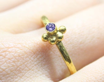 Anillo de amatista, anillo de oro diminuto, laboratorio mínimo. Joyería Amethys, Anillo de mujer morado y dorado, Plata de ley maciza de 925K, Oro Elektro Vermeil