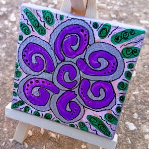 MINI canvas paarse bloemenschilderij handgeschilderd origineel klein gespannen canvas miniatuur houten ezelstandaard verjaardagskaart alternatief 7,2 cm