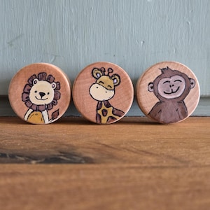 Handbemalter Möbelgriff für das Kinderzimmer Holzgriff Knauf Möbelknopf Wildtiere Kinderzimmer Schrankgriff