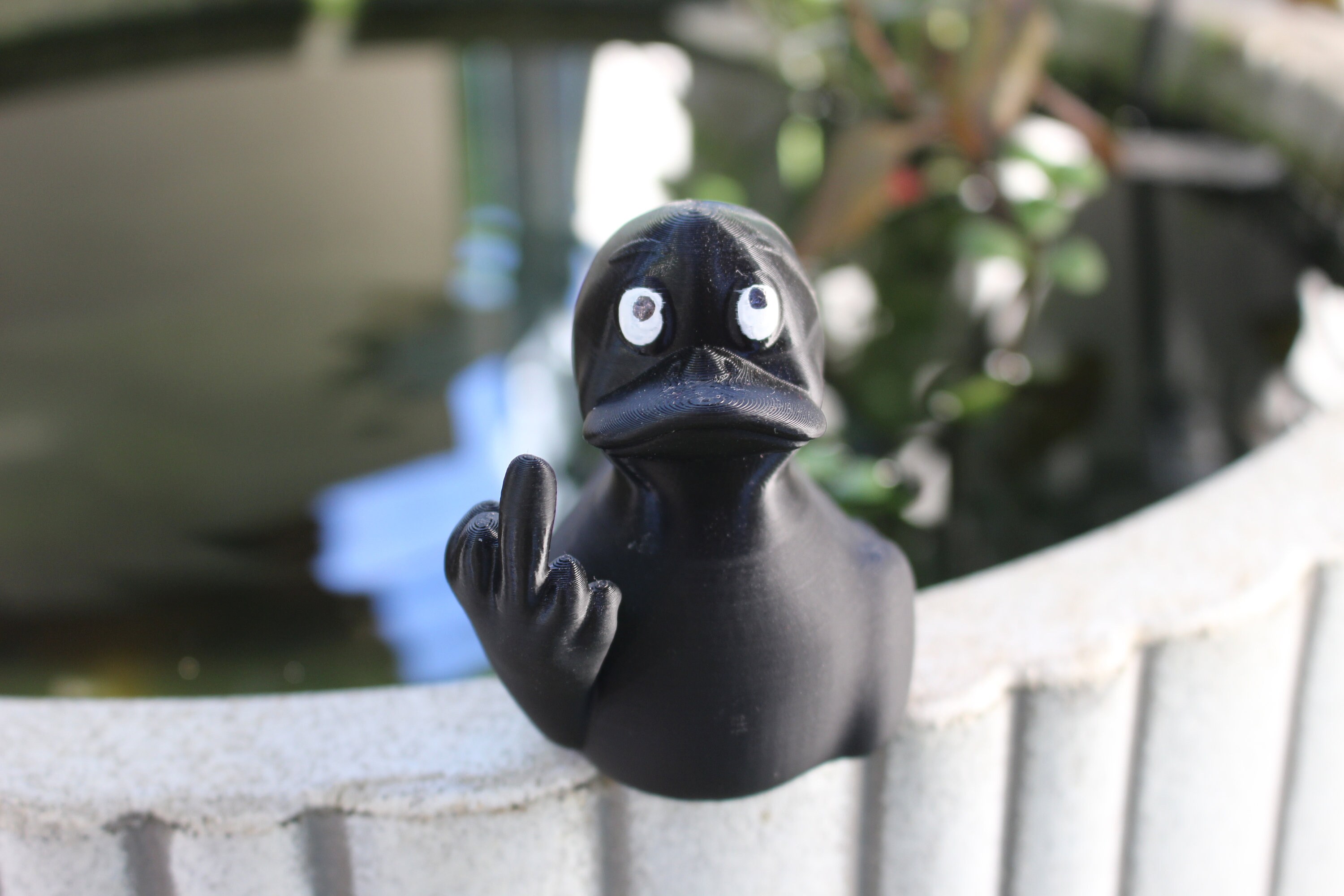 Böse Ente zeigt Mittelfinger, Rubber Duck, Badeente, Bad Deko, Stinkefinger  -  Österreich