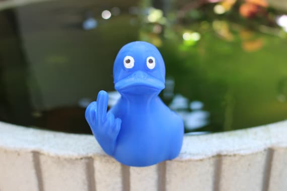 Böse Ente zeigt Mittelfinger, Rubber Duck, Badeente, Bad Deko