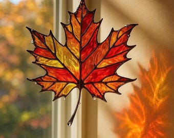 Maple Leaf Stained Glass Suncatcher – Autumn Fall Window Hanging, Thanksgiving Decor, Handmade Glass Art Gift for Home