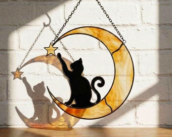Schwarze Katze auf Mond Glasmalerei-Dekor | Witchy Home Ästhetik | Himmlisches Fenster Suncatcher | Boho Schlafzimmer Wandbehang | Kunst Glas