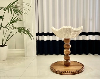 Arbre à chat fait main en chêne foncé : tour pour chat en bois naturel avec panier souple