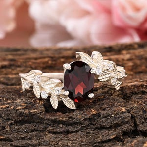 Oval Garnet Engagement Ring with Leaf Design Silver Band, Vintage Inspired Garnet Ring for Women, Nature Inspired Garnet Jewelry Gift