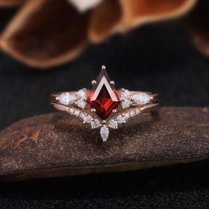 Vintage kite cut red garnet engagement ring set rose gold unique engagement ring marquise cut moissanite ring for women anniversary ring set