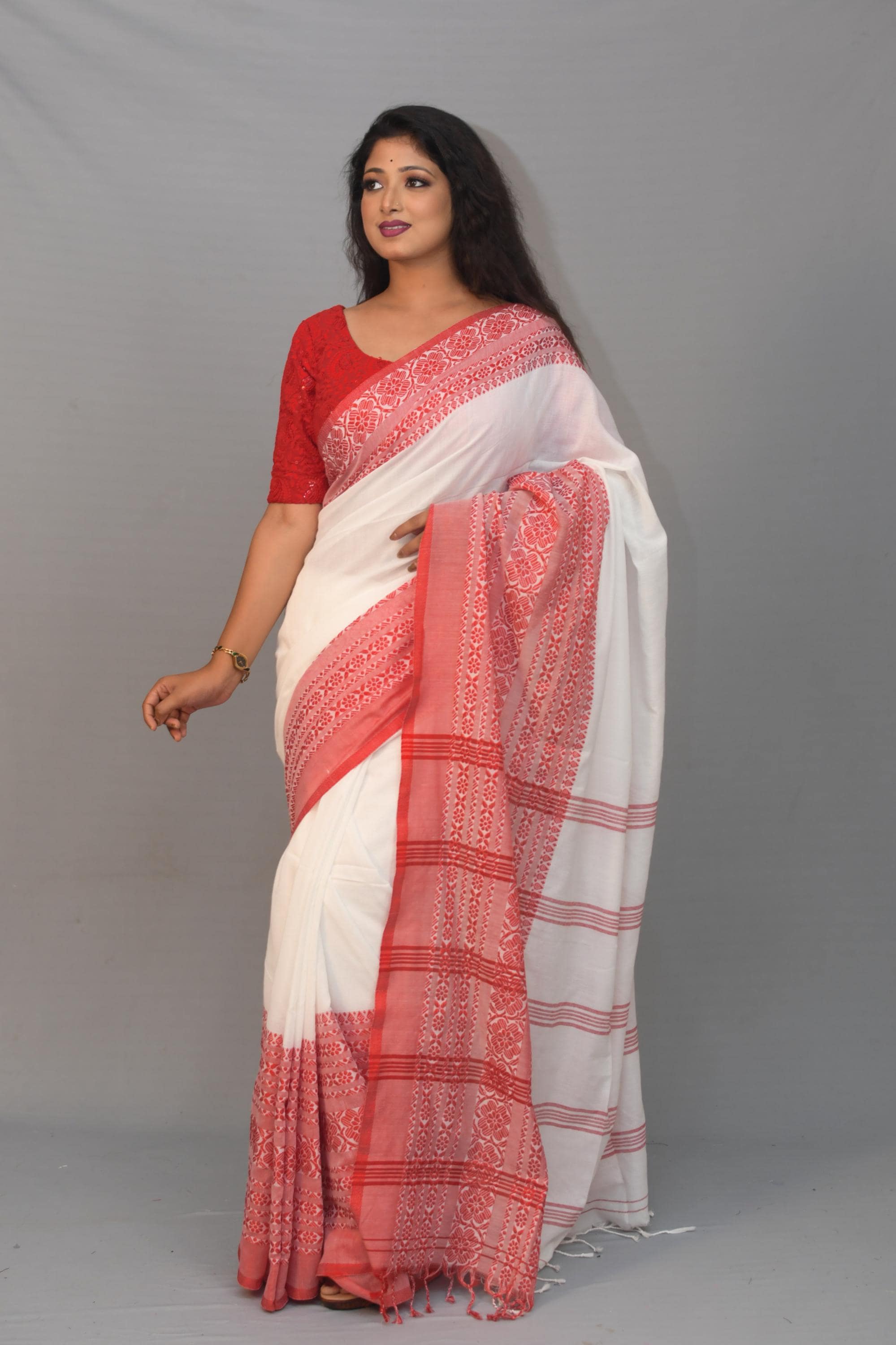 Handloom Cotton Begompuri Sari: White Solid Saree with Blouse